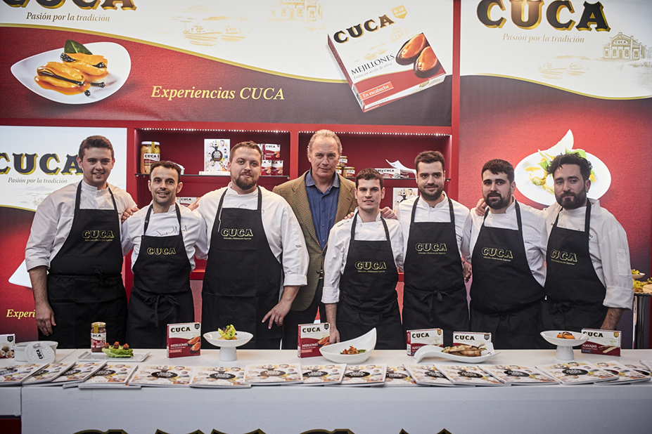 Bertín Osborne junto a los 6 finalistas de Cocinero Revelación 2017